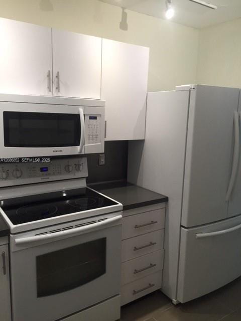 2500 Parkview Drive 2004, Hallandale Beach, FL 33009 photo 10