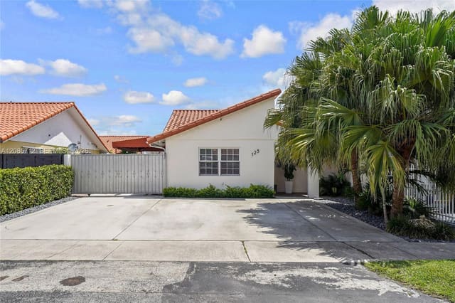 125 SW 116th Court, Sweetwater, FL 33174