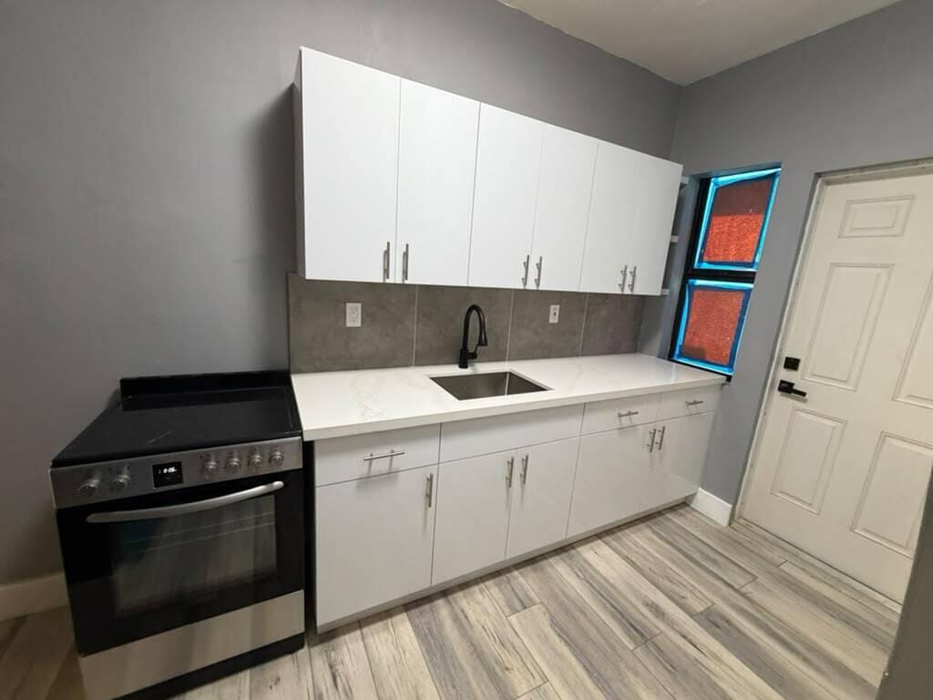 7734 BYRON Avenue 10 — photo 1