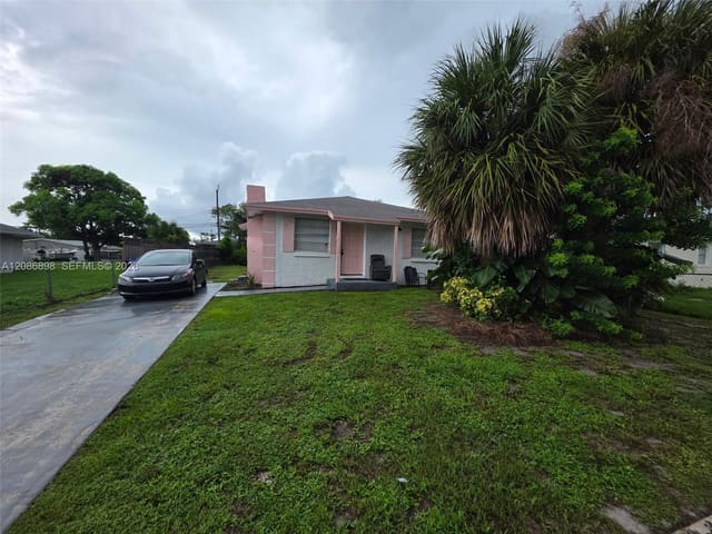 1350 W 29th Street, Riviera Beach, FL 33404