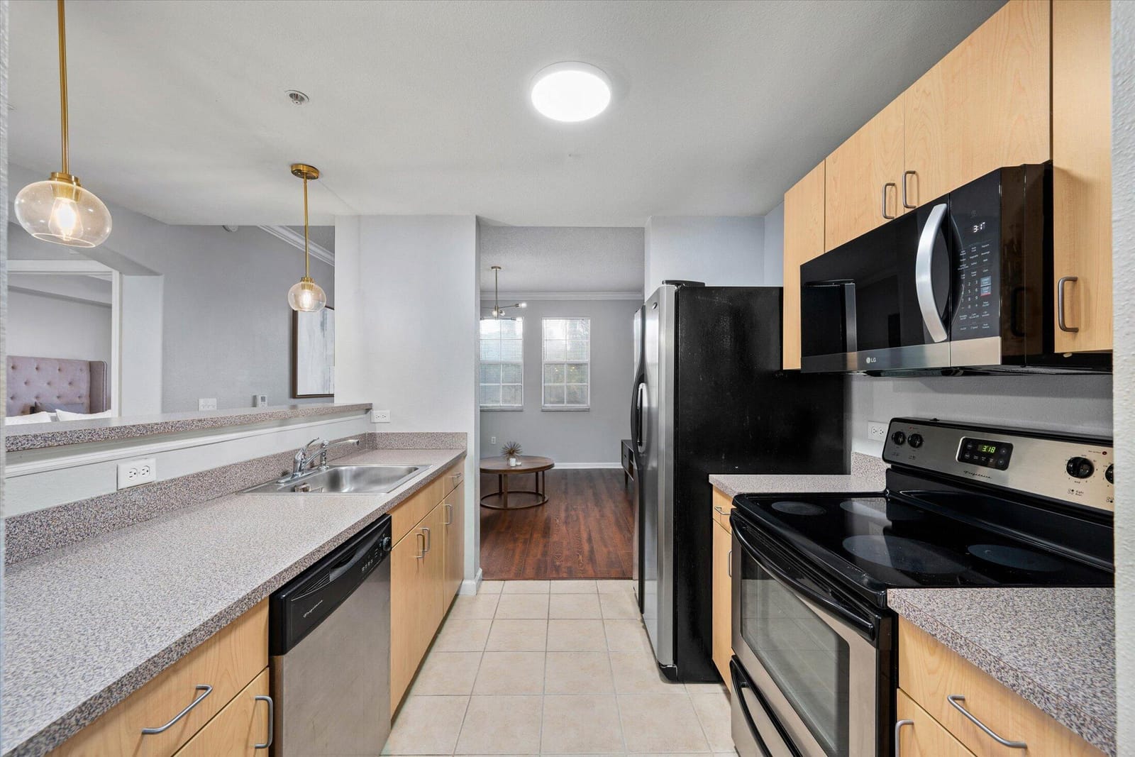 533 NE 3rd Avenue 310 — photo 4