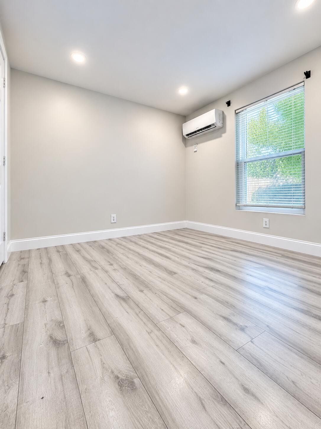 1028 18TH Street 0 — photo 9