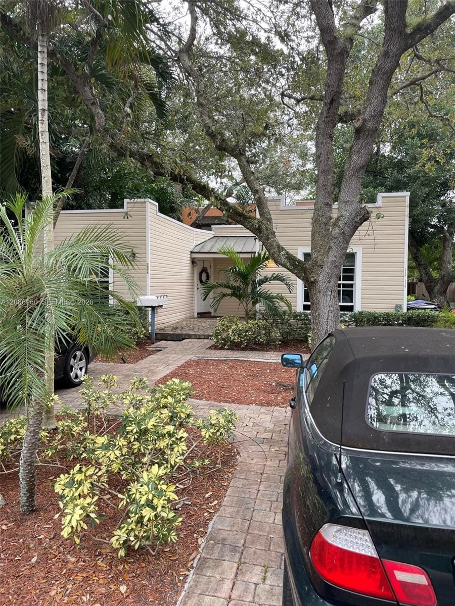 1212 SE 6th Street 1-4 — photo 2