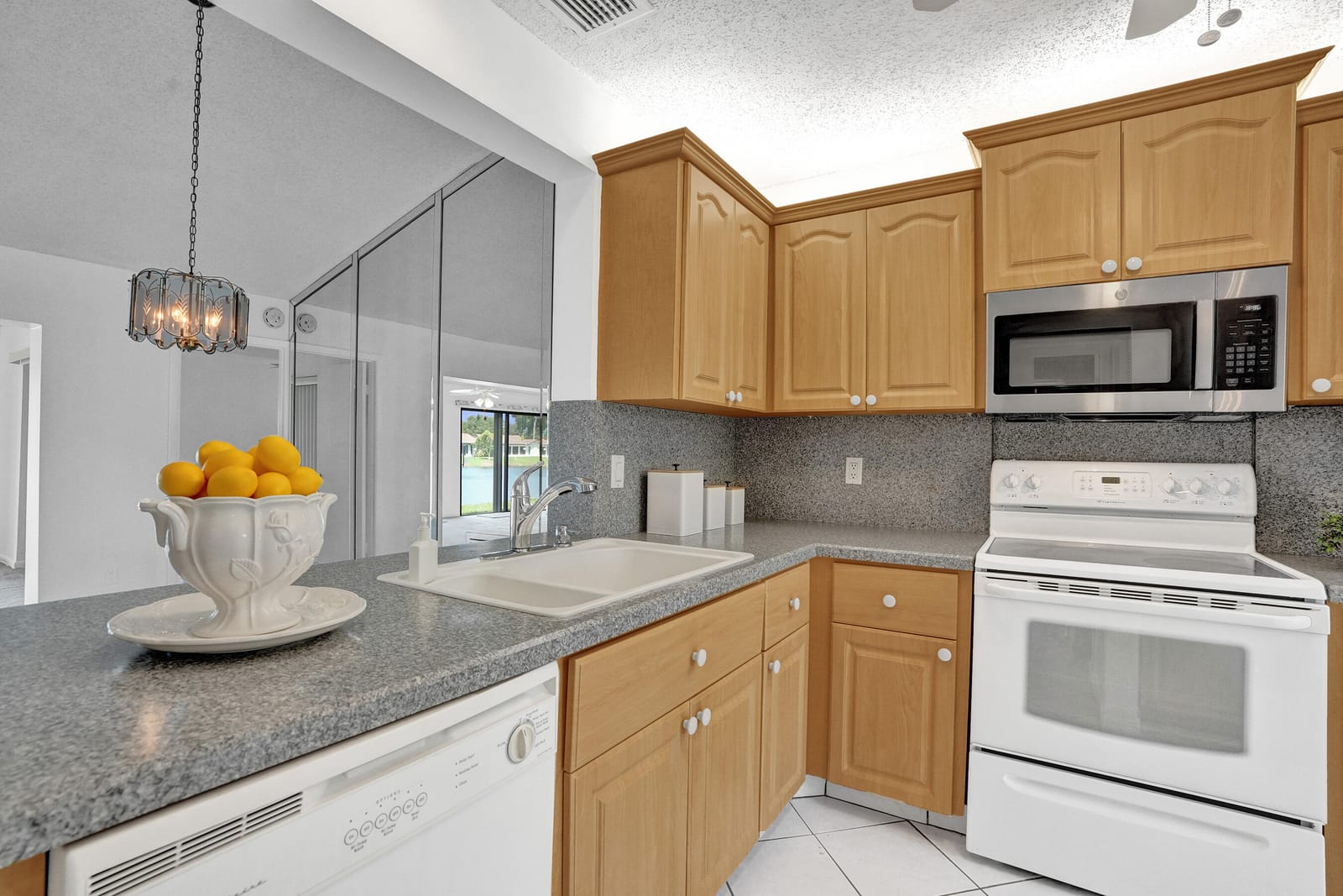 2129 SW 17TH Circle, Deerfield Beach, FL 33442 photo 5