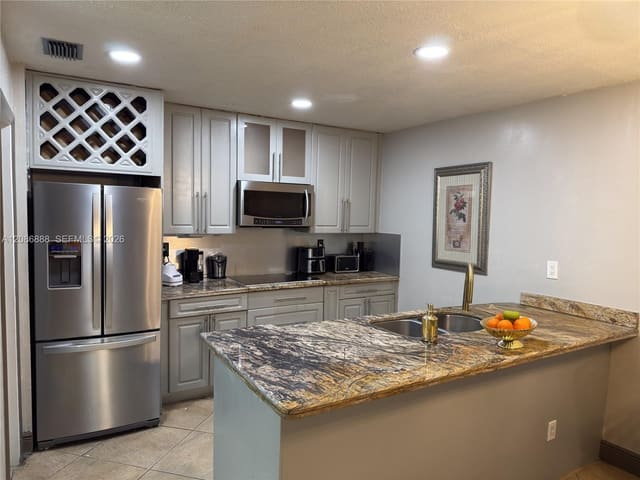 1250 SW 113th Terrace 201, Pembroke Pines, FL 33025