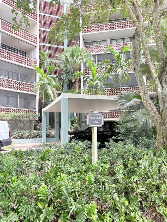 4222 INVERRARY Boulevard 4609, Lauderhill, FL 33319