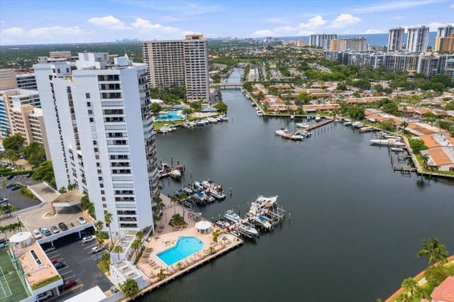 300 THREE ISLANDS Boulevard 312-1, Hallandale Beach, FL 33009