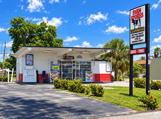 1621 N Cypress Road, Pompano Beach, FL