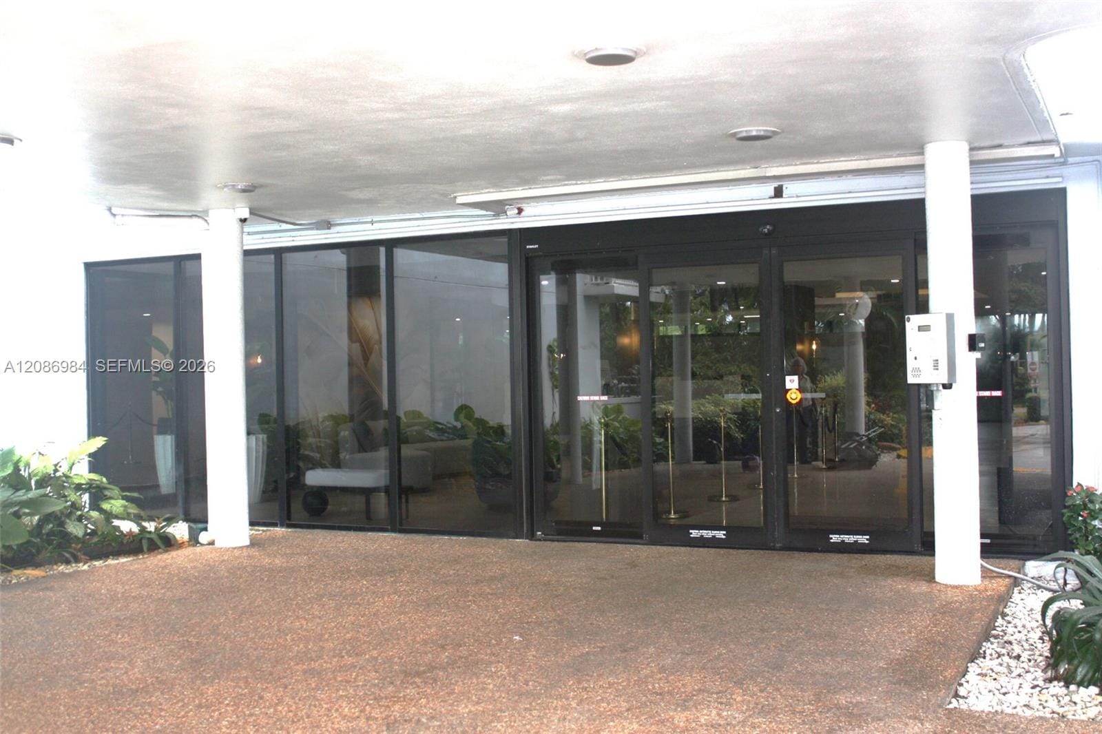 4200 Hillcrest Drive 618 — photo 3