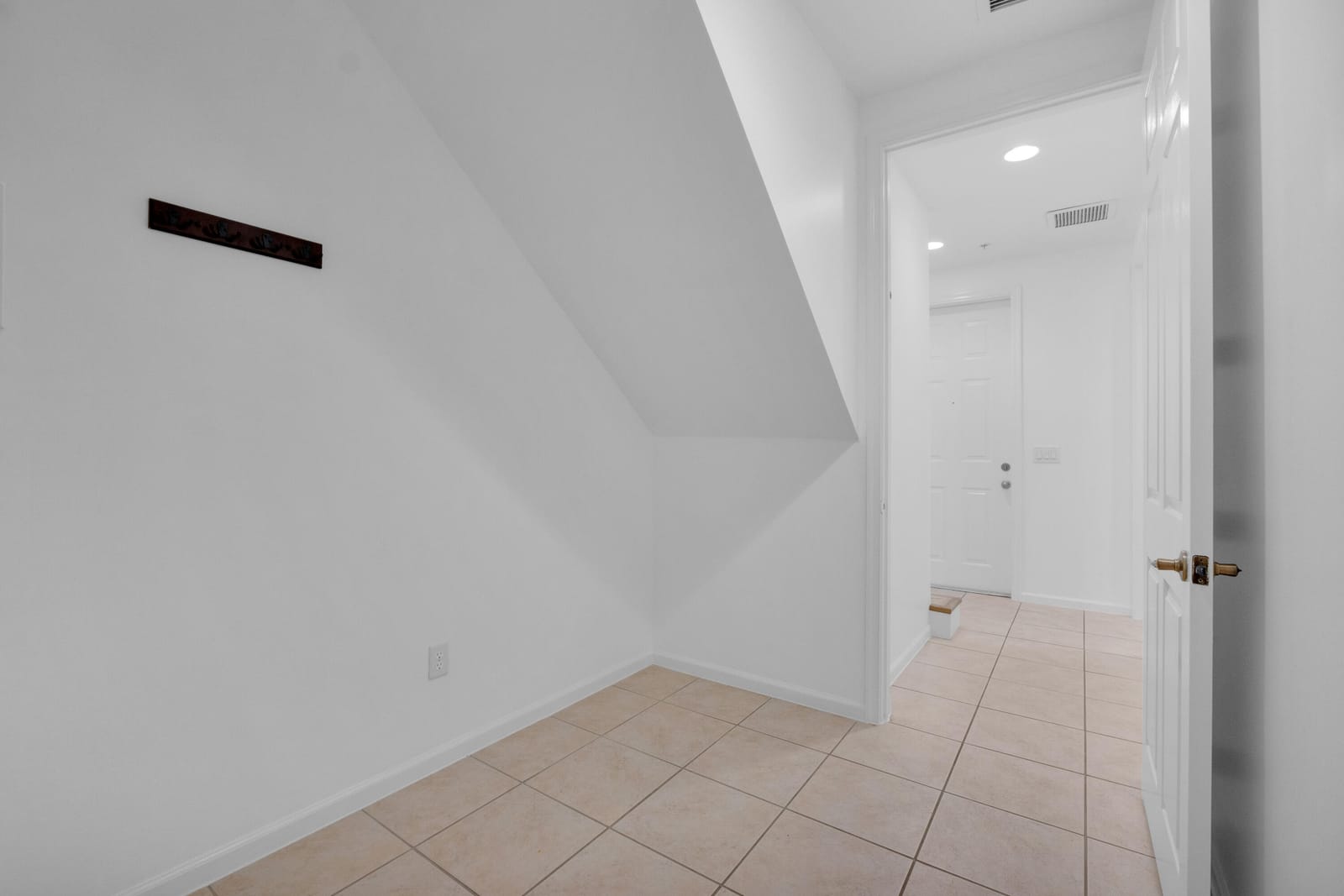 3933 MONARCH Lane — photo 9