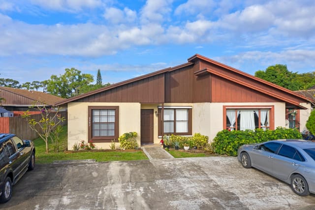 3757 Mil Pond Court, Greenacres, FL 33463