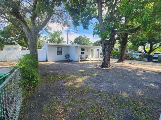2346 Service Road, Opa-Locka, FL 33054