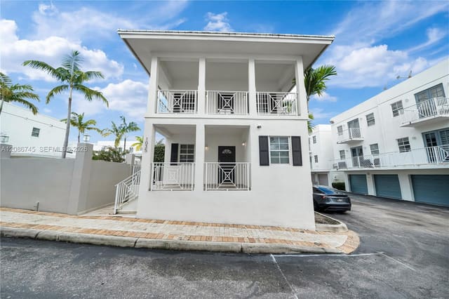 1035 SW 9th Court N, Miami, FL 33130
