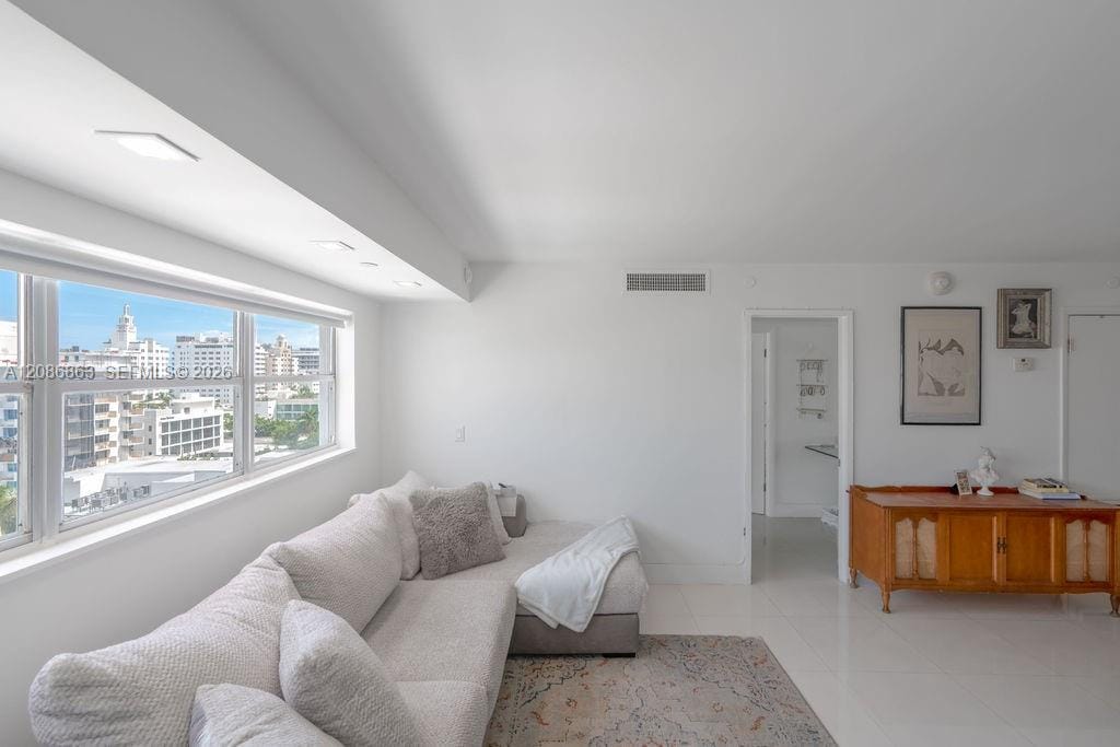 1881 Washington Avenue 11D — photo 3