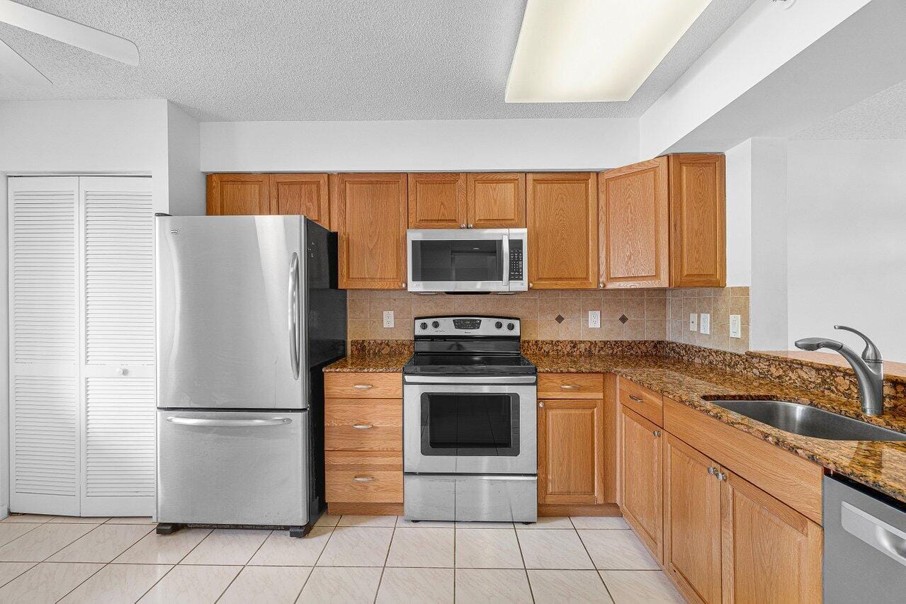 6112 Huntwick Terrace 102, Delray Beach, FL 33484 photo 13