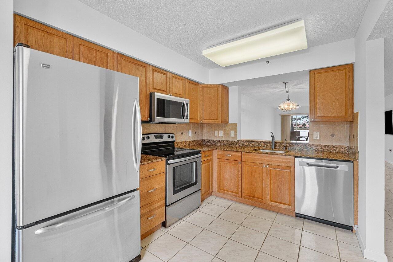 6112 Huntwick Terrace 102, Delray Beach, FL 33484 photo 14