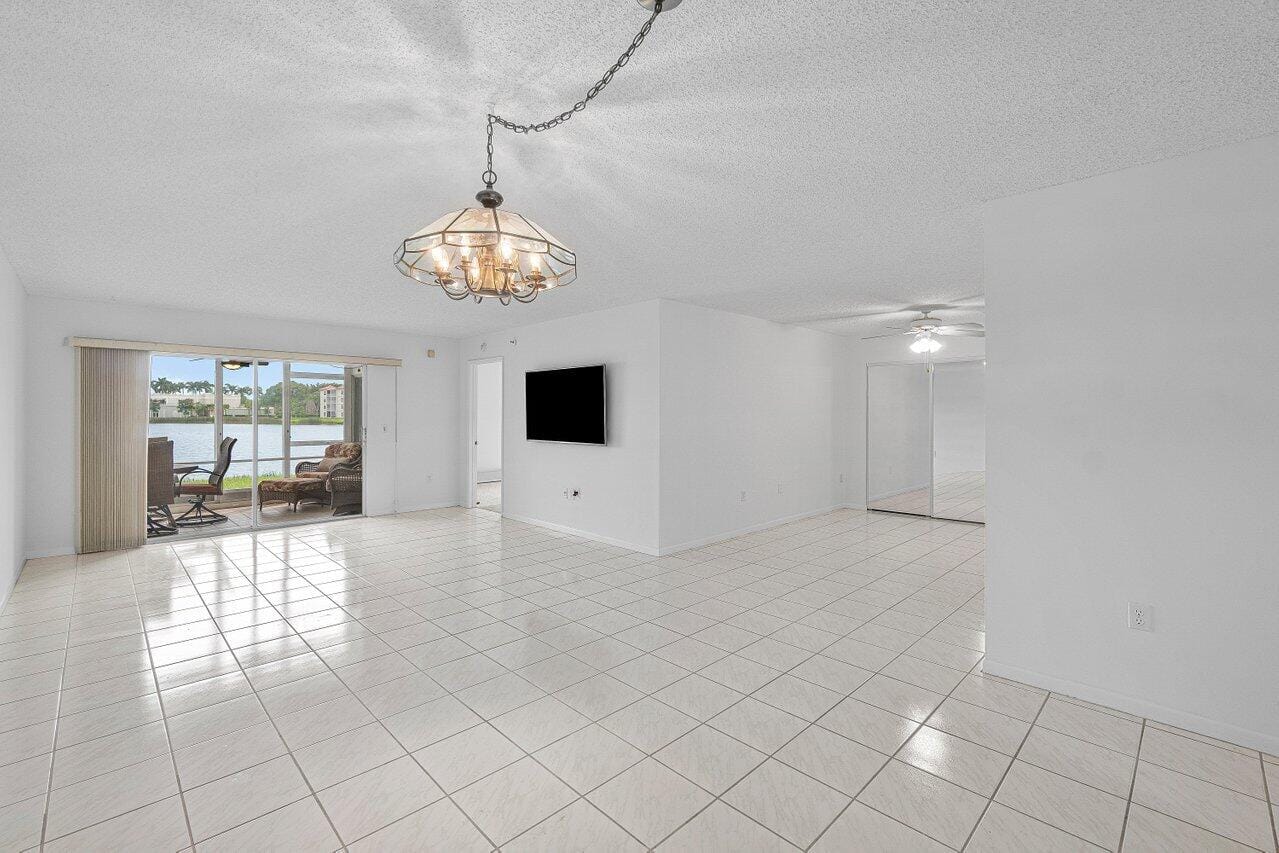 6112 Huntwick Terrace 102 — photo 4