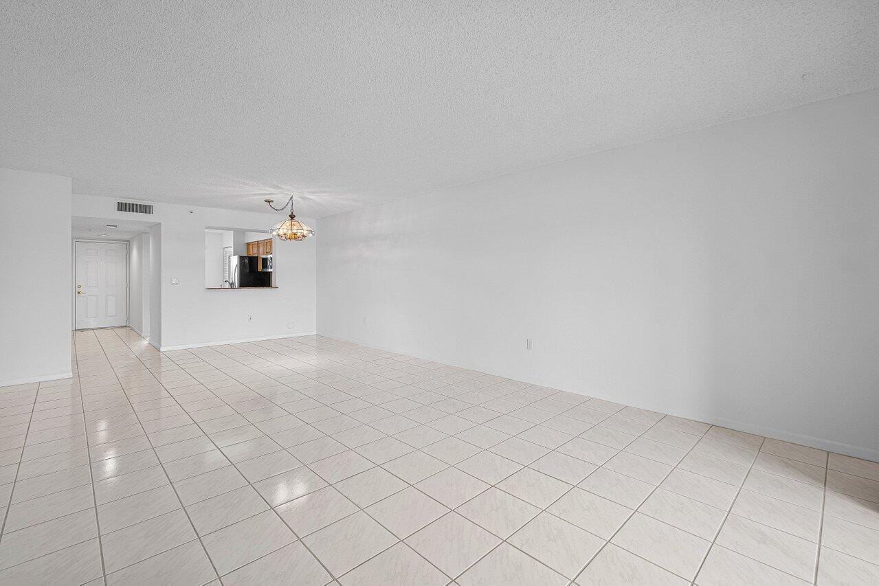 6112 Huntwick Terrace 102 — photo 6