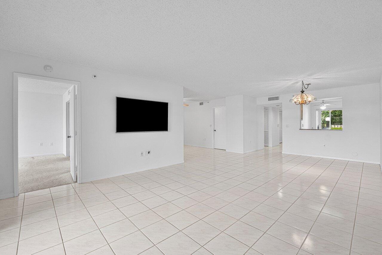 6112 Huntwick Terrace 102 — photo 8