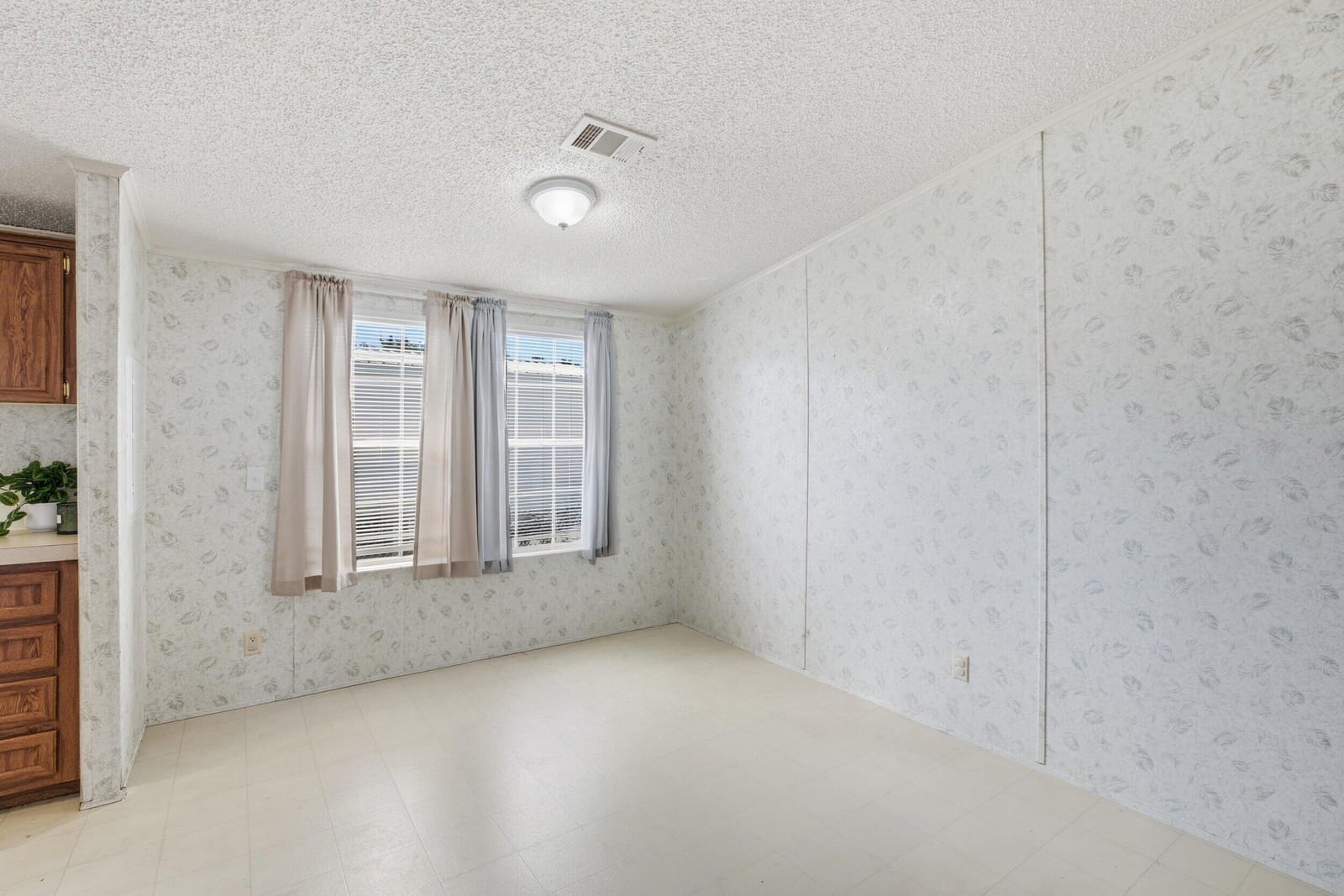 407 NE 9TH Avenue — photo 11