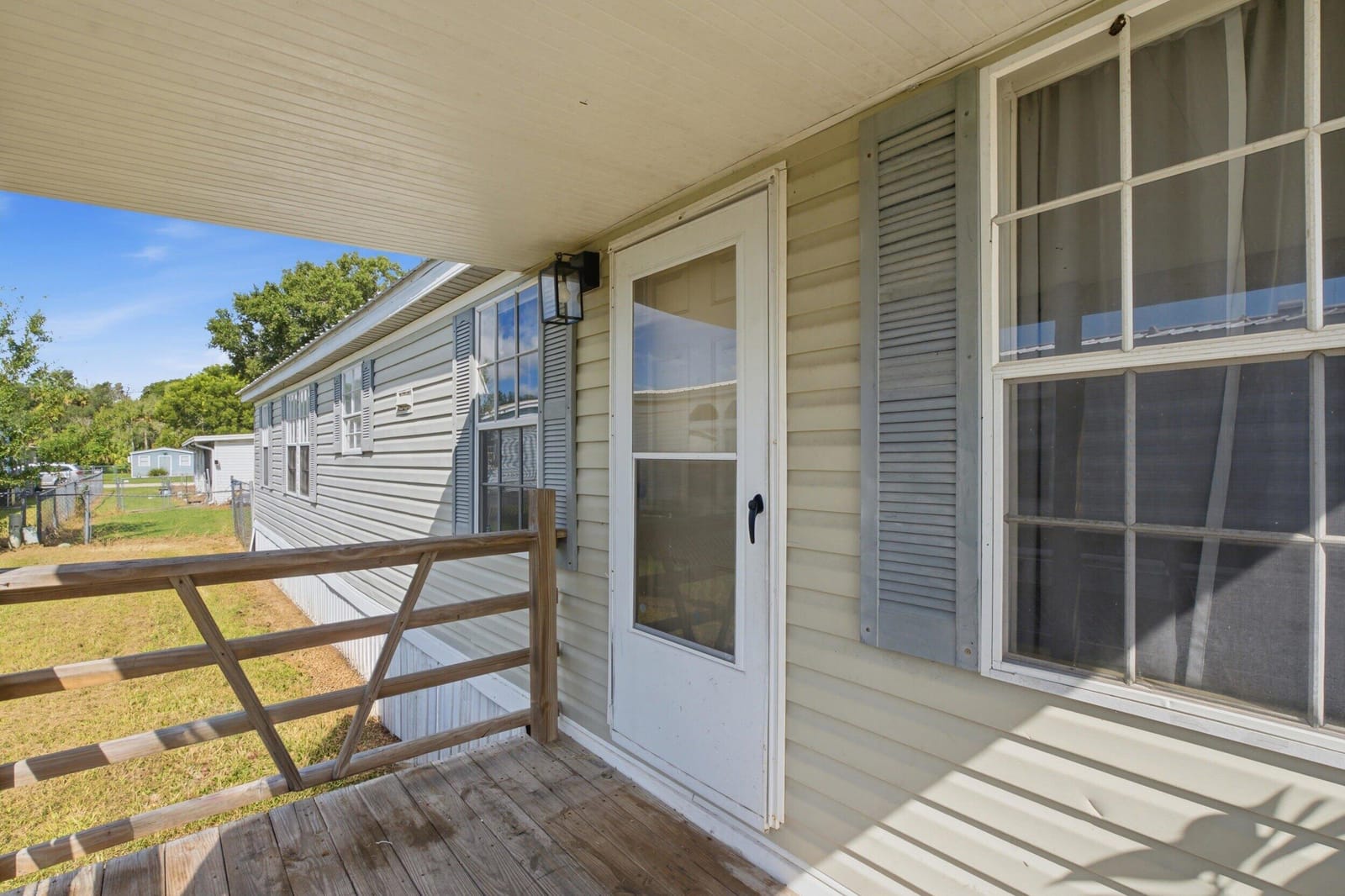 407 NE 9TH Avenue — photo 3
