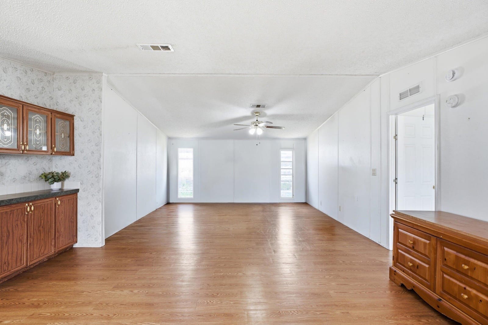 407 NE 9TH Avenue — photo 4