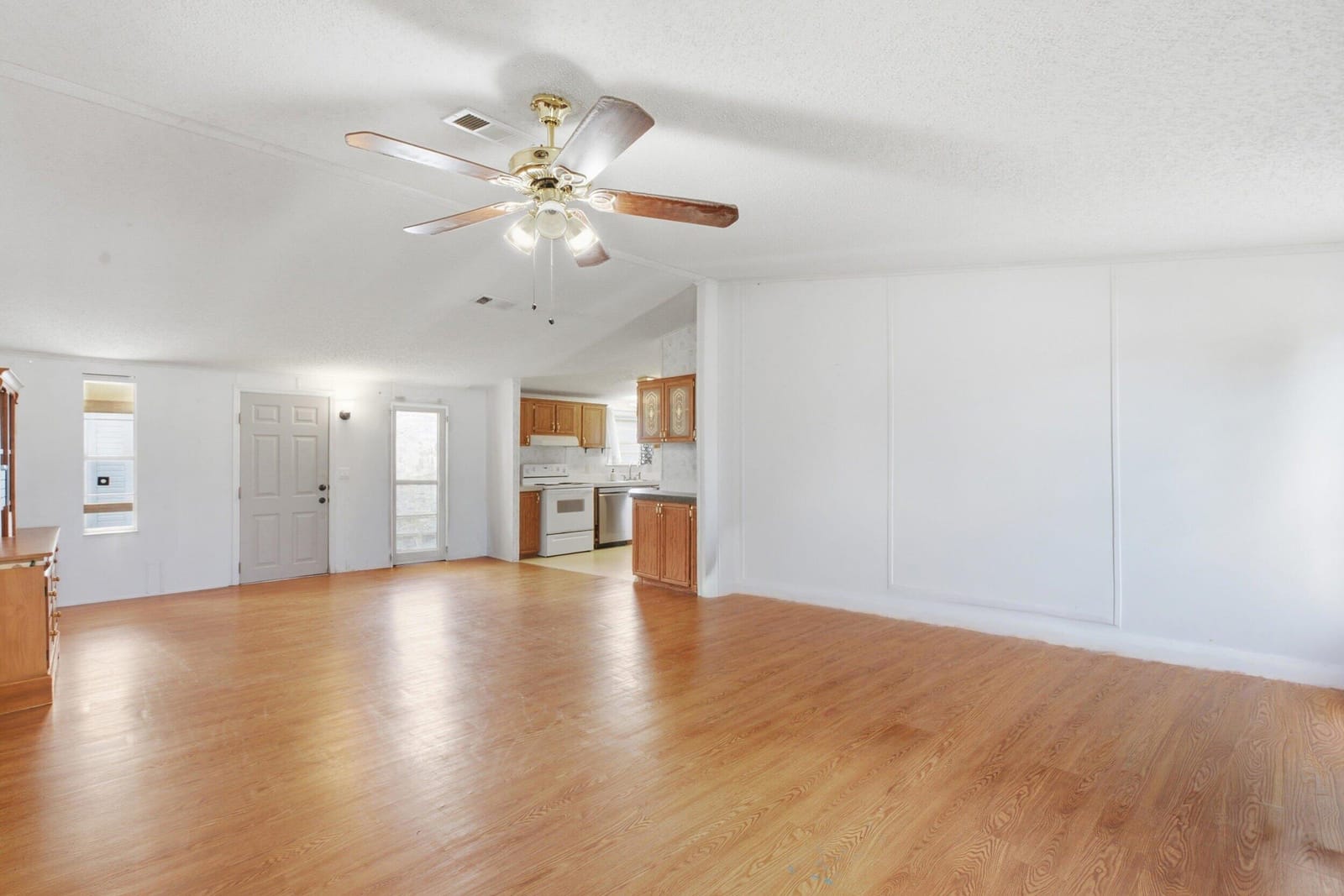 407 NE 9TH Avenue — photo 5