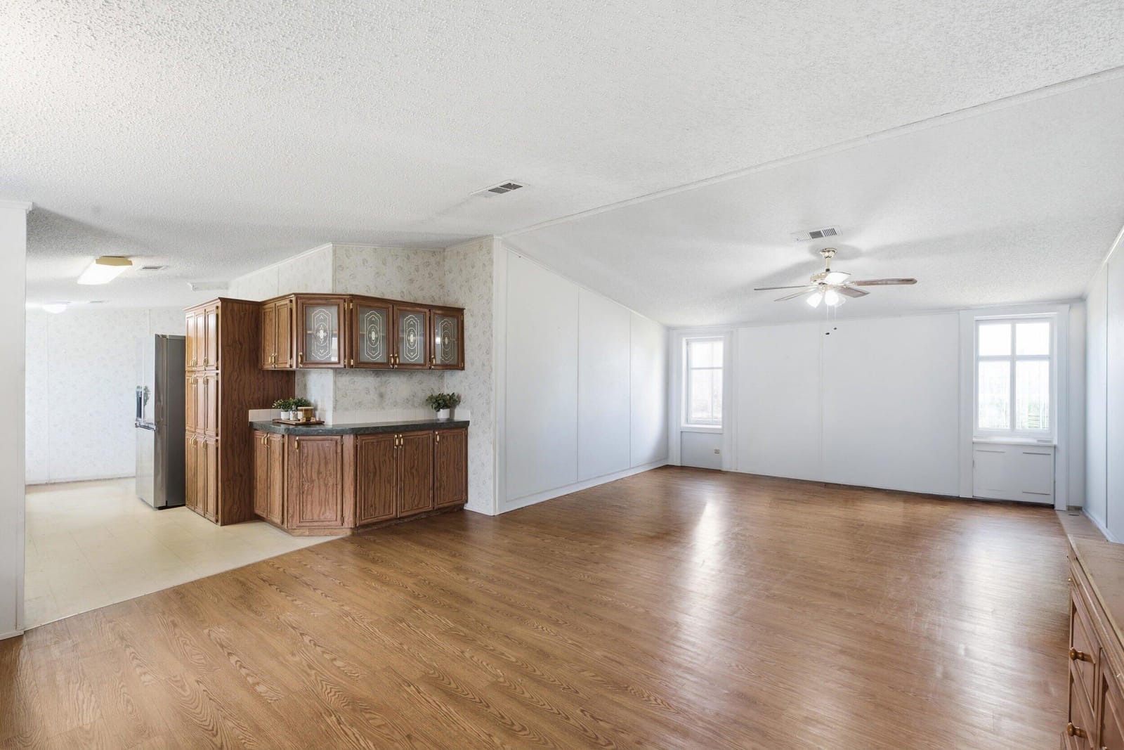 407 NE 9TH Avenue — photo 6