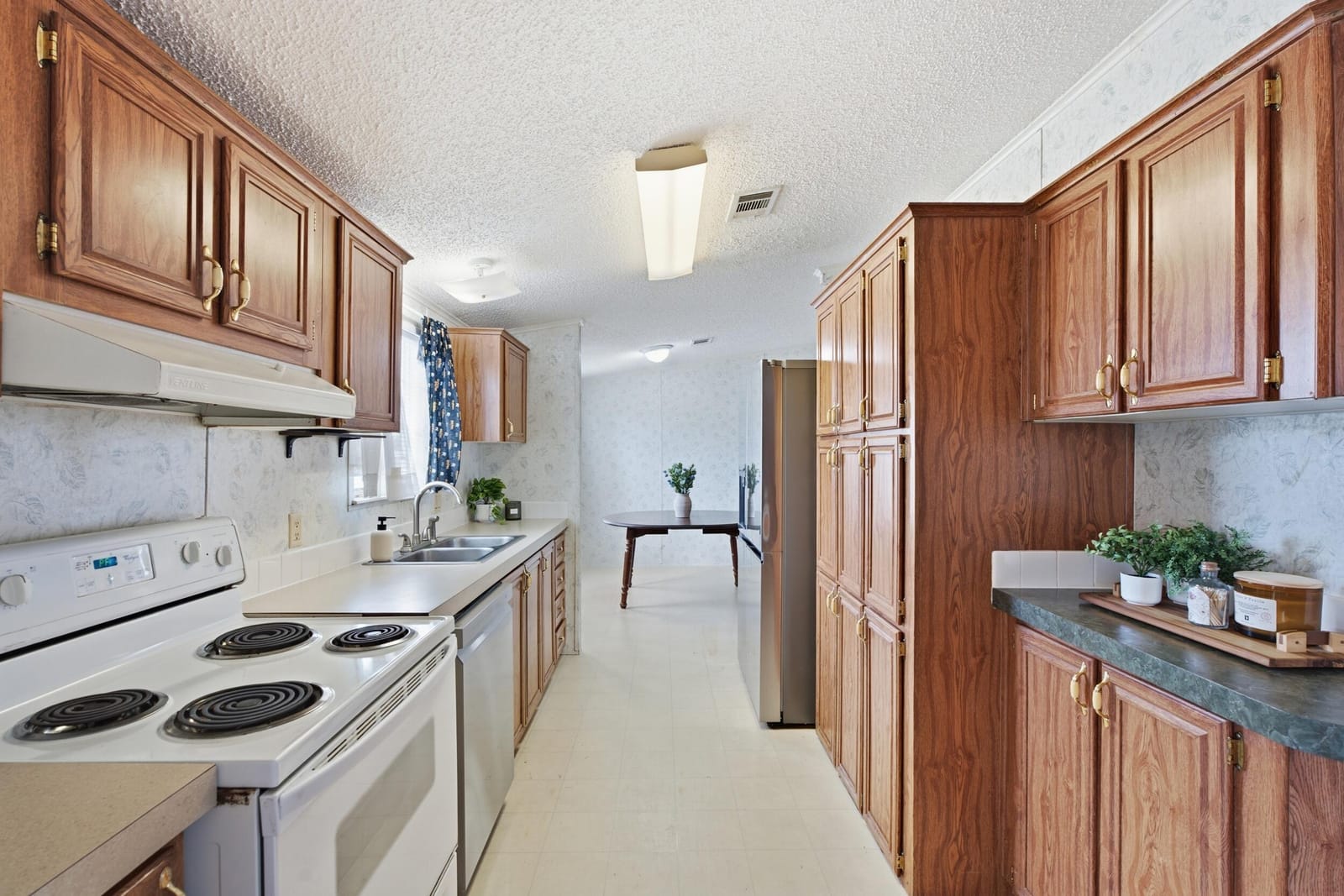 407 NE 9TH Avenue — photo 9