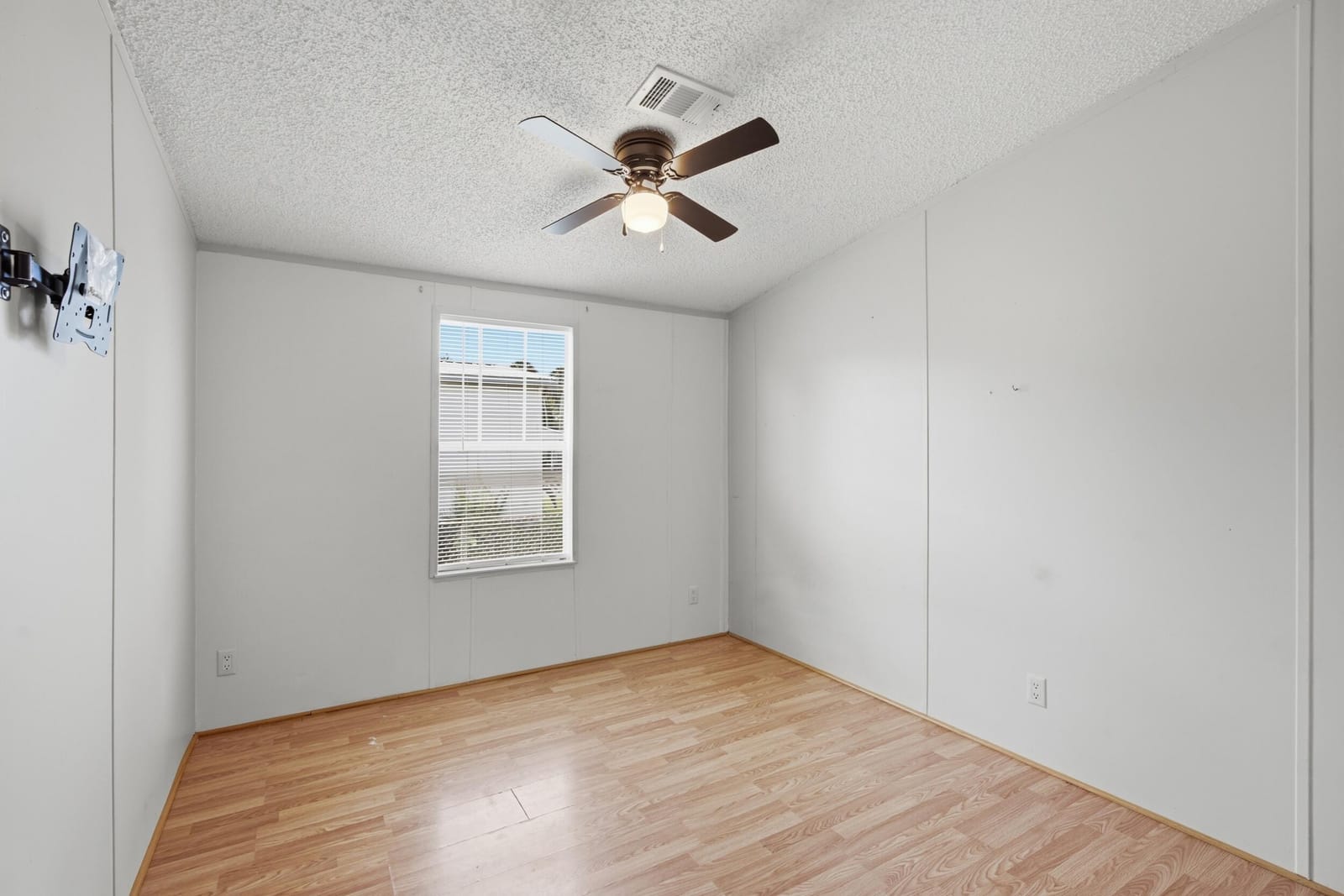 407 NE 9TH Avenue — photo 10