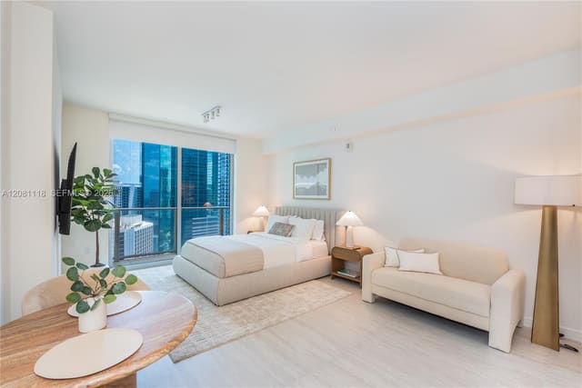 77 SE 5th Street 3204, Miami, FL 33131