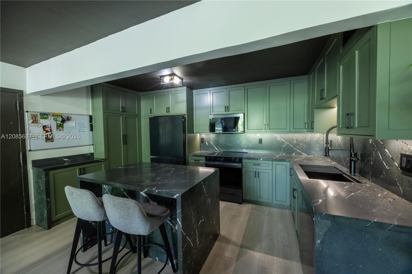 6801 Indian Creek Drive 201 — photo 2