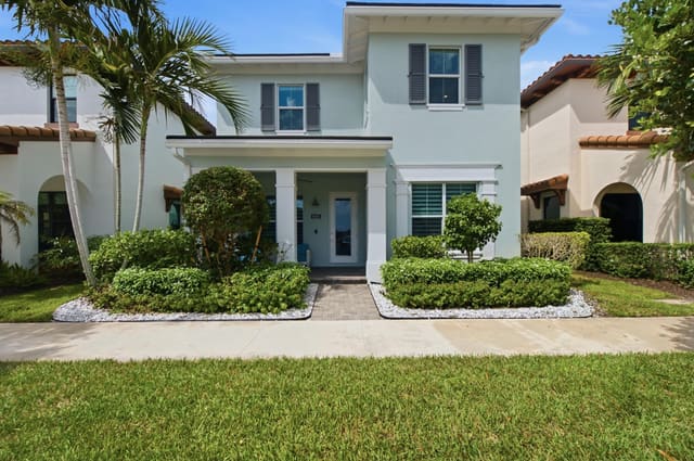8015 Hobbes Way, Alton, Palm Beach Gardens, FL
