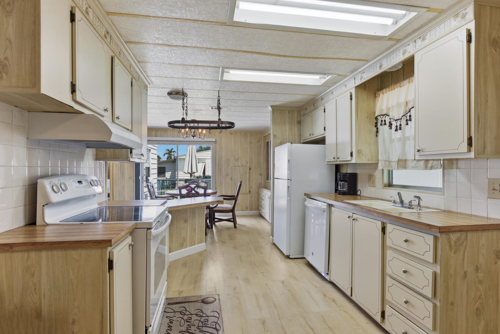 7983 SE SARATOGA Drive — photo 5