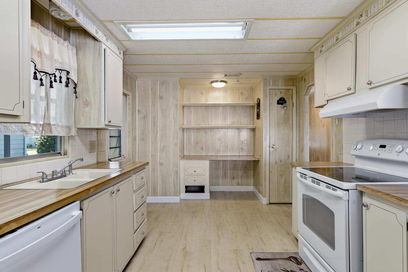 7983 SE SARATOGA Drive — photo 6