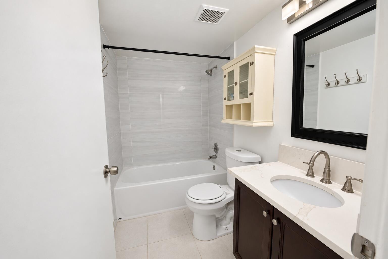 1604 Meadows Circle W — photo 12