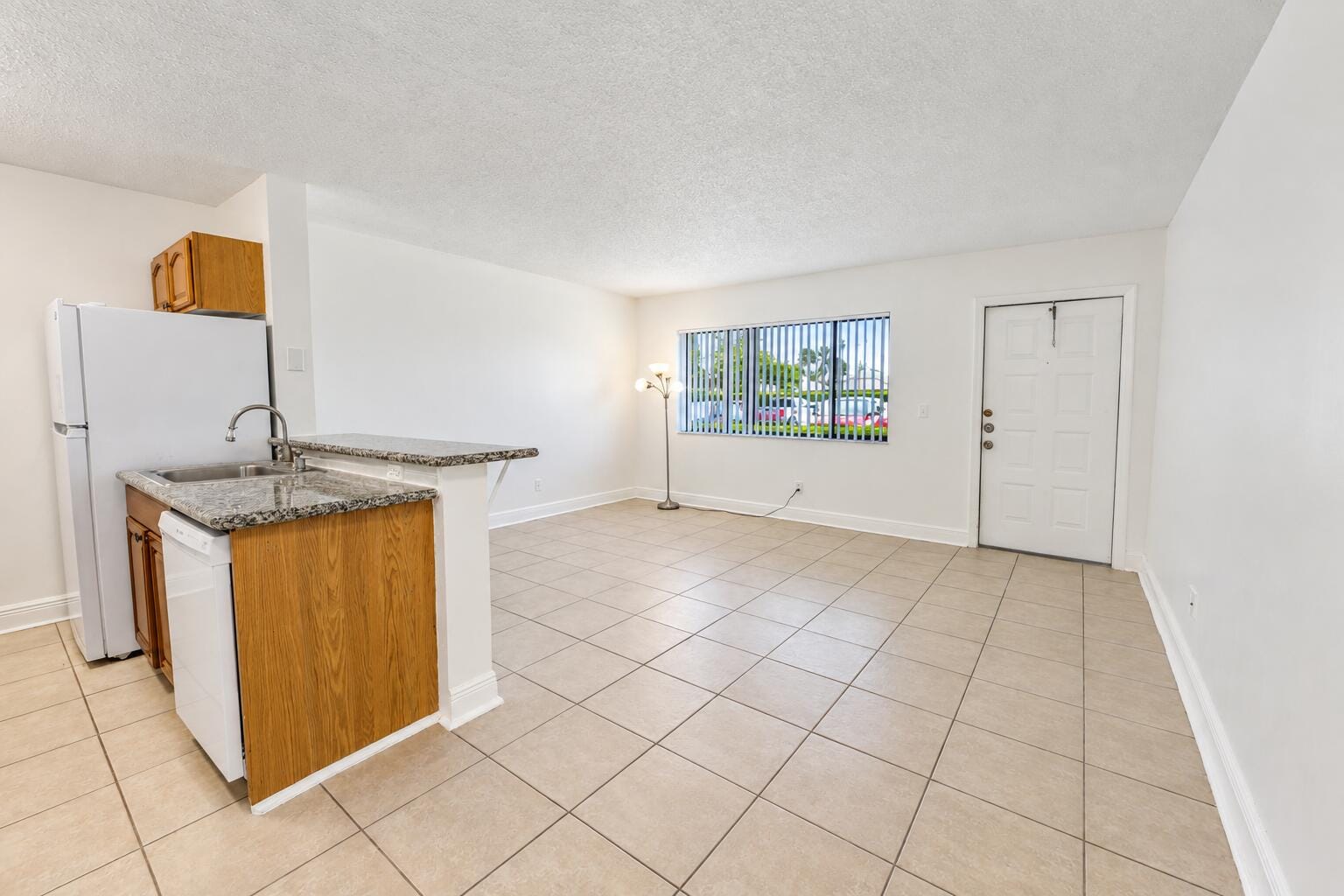 1604 Meadows Circle W — photo 5