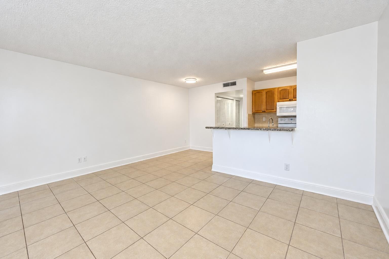 1604 Meadows Circle W — photo 6