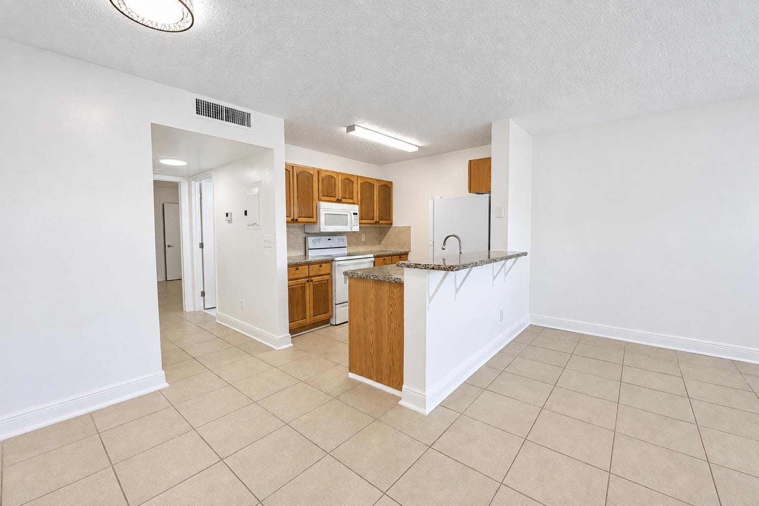 1604 Meadows Circle W — photo 7