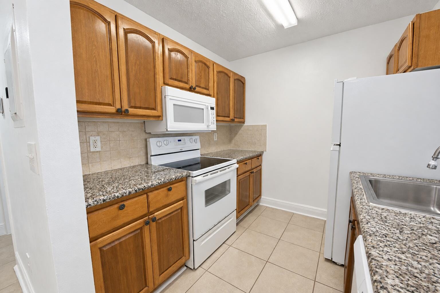 1604 Meadows Circle W — photo 8