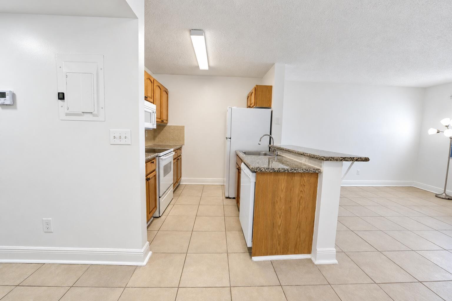 1604 Meadows Circle W — photo 9