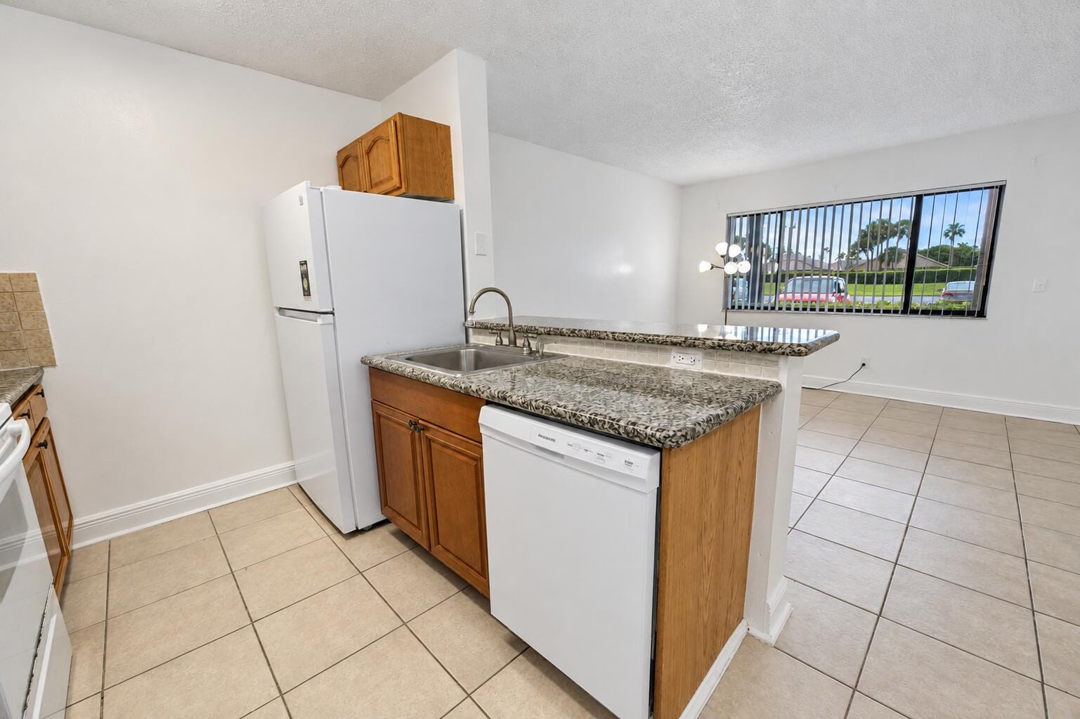 1604 Meadows Circle W — photo 10