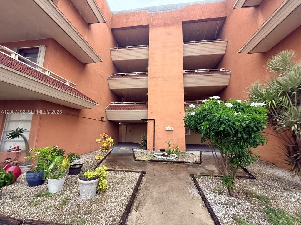 17530 NW 68th Avenue C4010, Hialeah, FL 33015 photo 2