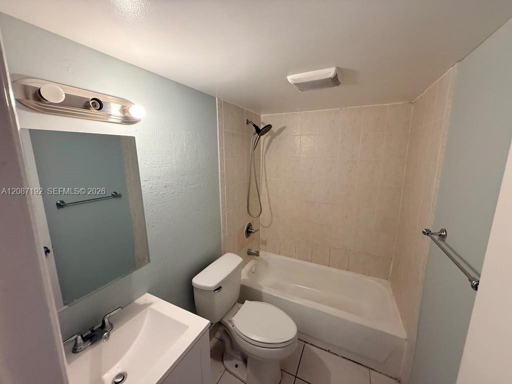 17530 NW 68th Avenue C4010, Hialeah, FL 33015 photo 6