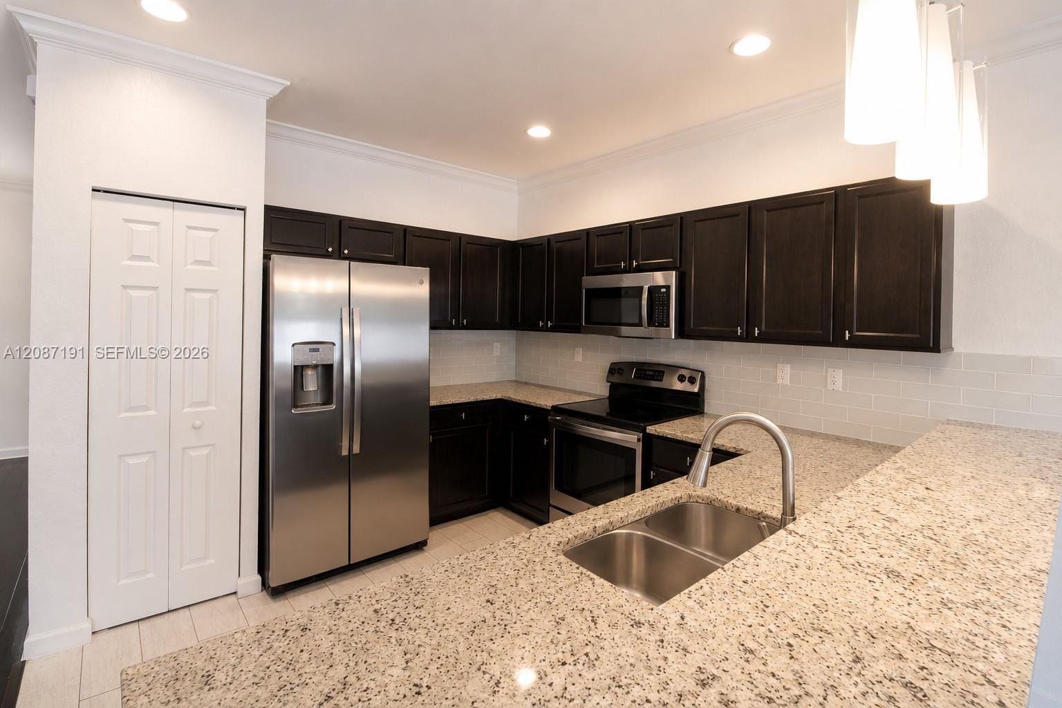 8954 W 35th Way, Hialeah, FL 33018 photo 8
