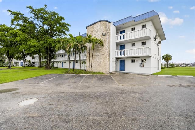 1000 NE 191st Street 14, Miami, FL 33179