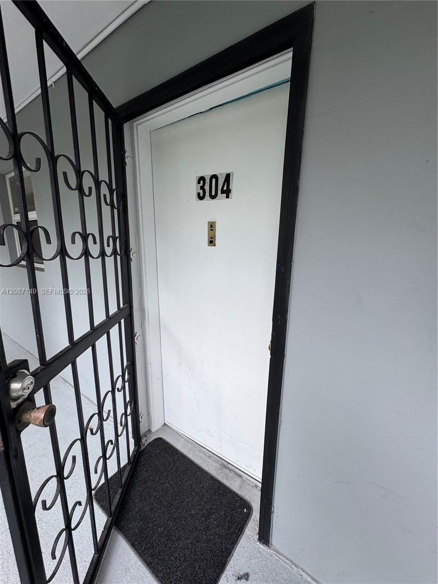 645 NE 121st Street 304, North Miami, FL 33161 photo 17