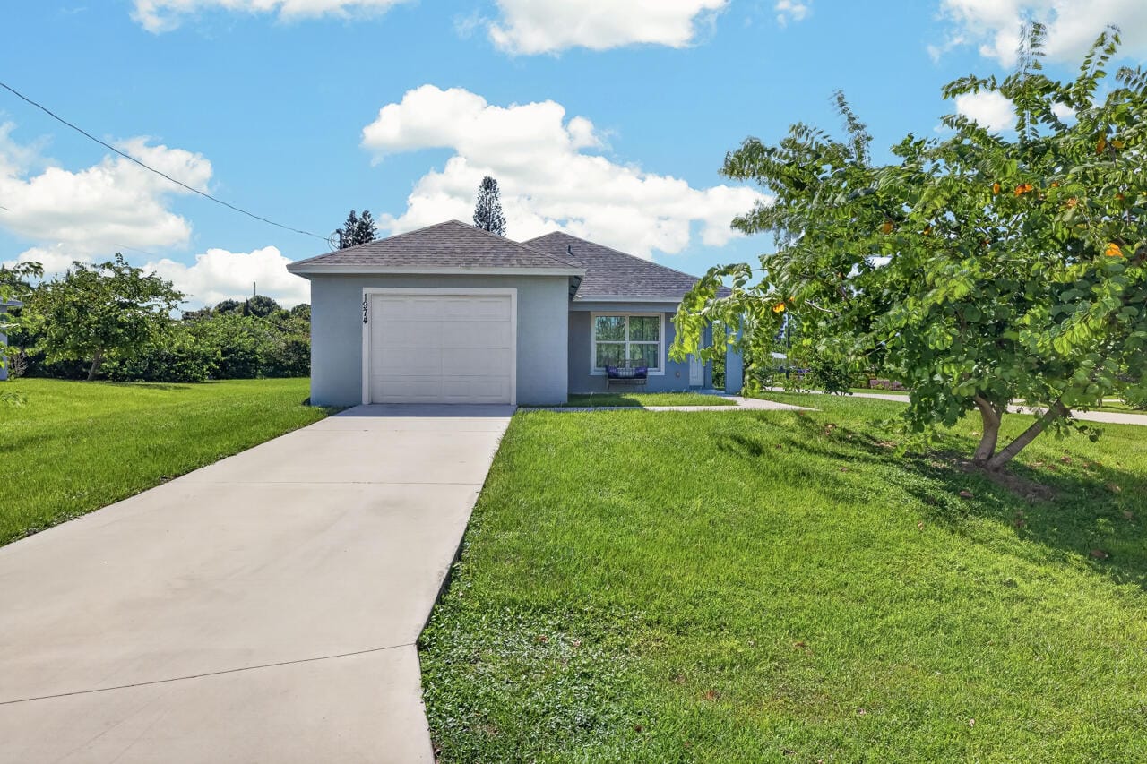 Pending home at 1974 SE GENA Road, Port St. Lucie, FL 34952