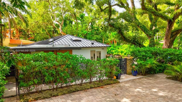 4080 Lybyer Avenue, Miami, FL 33133