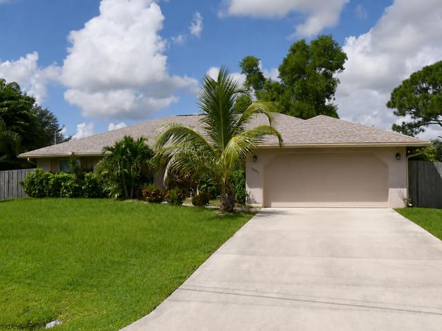 5835 W Dooley Circle, Port St. Lucie, FL 34986